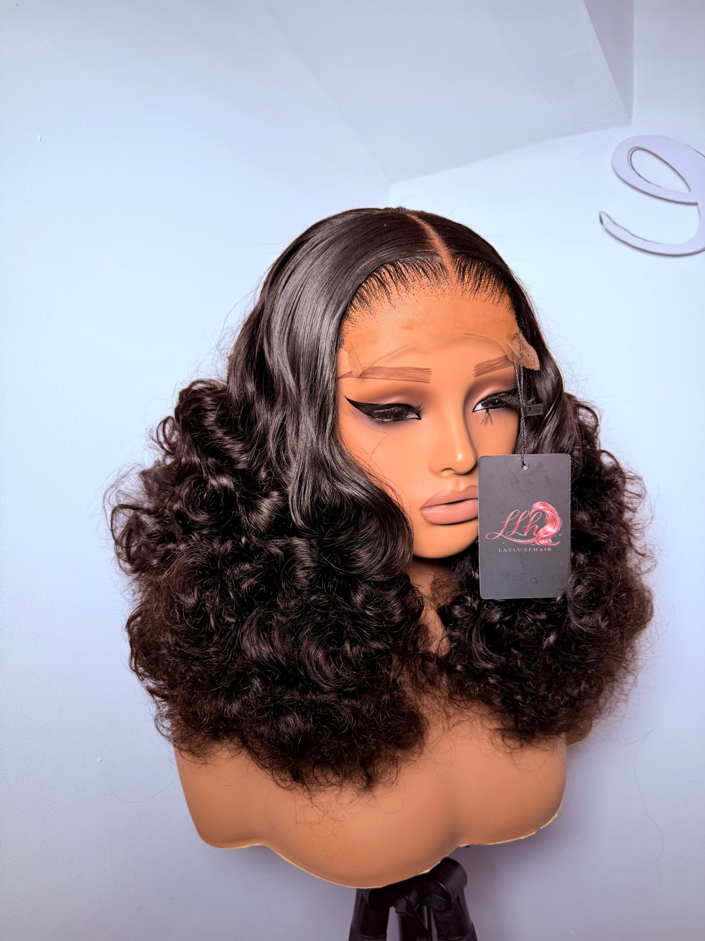 16” 5x5 lace front luxe bounce -300g (a 14” is used as display)